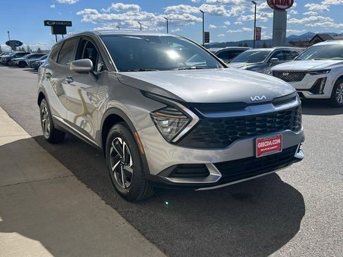 New 2025 Kia Sportage LX image 3