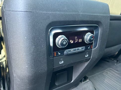 Used 2021 GMC Yukon Denali w/ Denali Premium Package AWD/4WD image 32