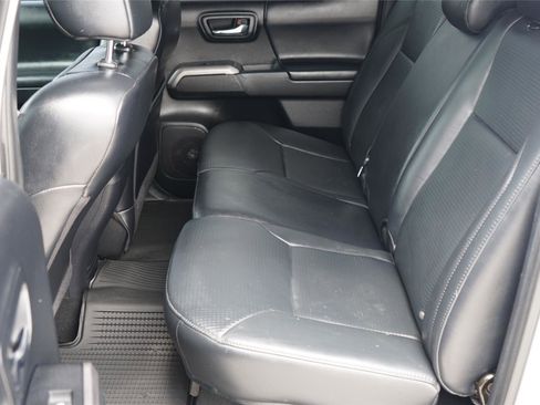 Used 2018 Toyota Tacoma Limited AWD/4WD image 24