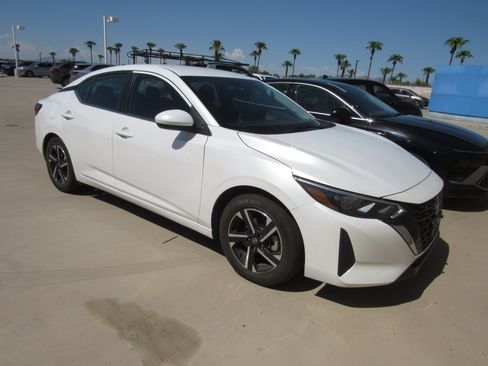 Used 2024 Nissan Sentra SV FWD image 2