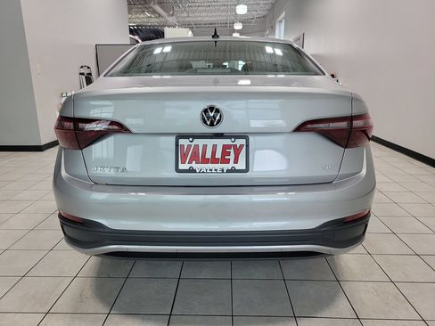 Used 2023 Volkswagen Jetta SE w/ Panoramic Sunroof Package FWD image 11