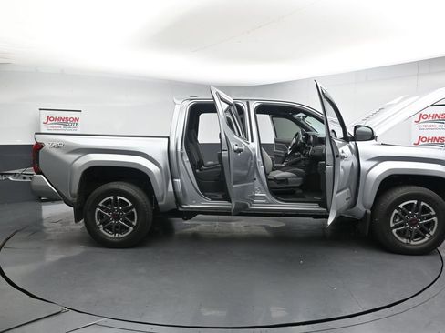 Used 2025 Toyota Tacoma TRD Sport AWD/4WD image 27