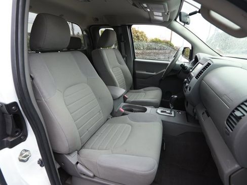 Used 2020 Nissan Frontier S image 24