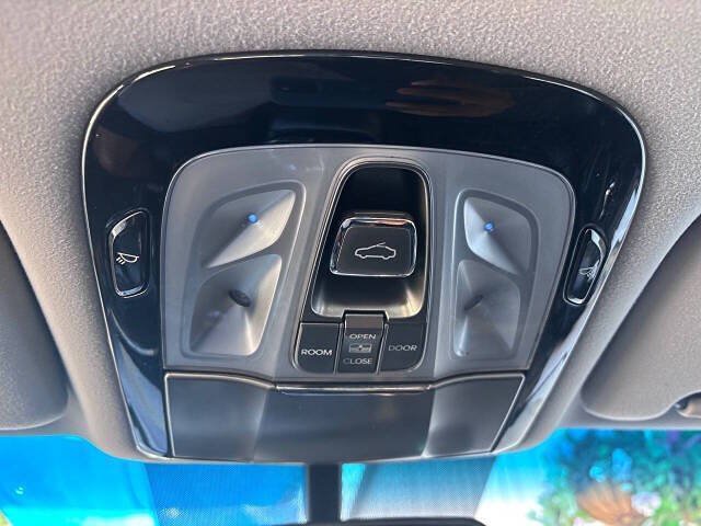 Used 2014 Hyundai Azera Limited w/ Option Group 02 FWD image 26