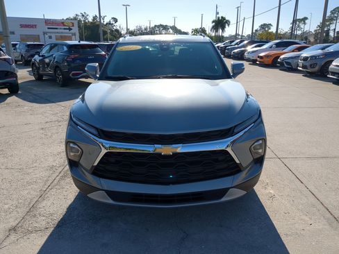 Used 2025 Chevrolet Blazer LT image 2