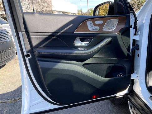 Used 2022 Mercedes-Benz GLS 450 4MATIC image 25