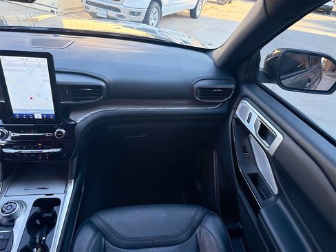 Used 2023 Ford Explorer Platinum w/ Technology Package image 23