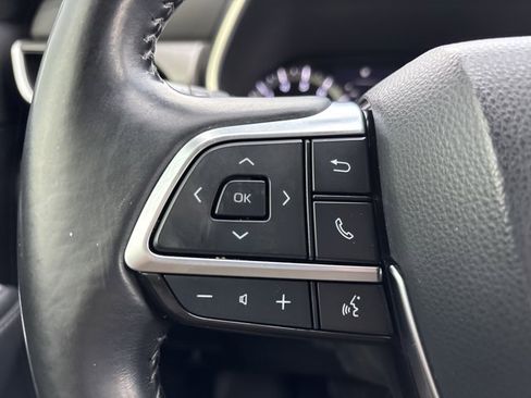 Used 2021 Toyota Highlander XLE image 30