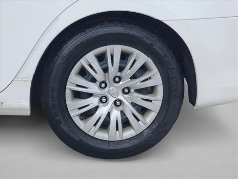 Used 2014 Toyota Camry LE image 5