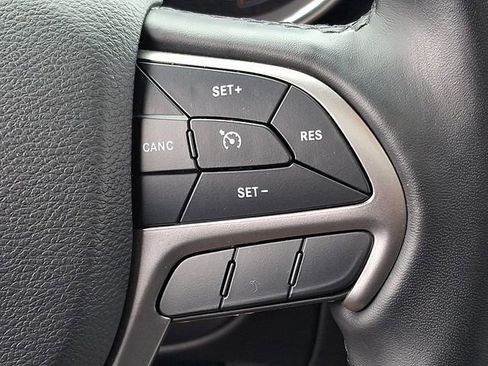 Used 2021 Jeep Grand Cherokee Limited AWD/4WD image 23