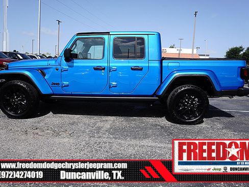 Used 2025 Jeep Gladiator Sport AWD/4WD image 2