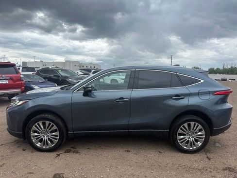 Used 2023 Toyota Venza XLE AWD/4WD image 3