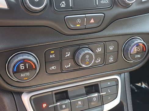 Used 2024 GMC Terrain SLT w/ Infotainment Package II AWD/4WD image 16
