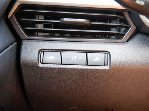 Used 2024 Nissan Altima 2.5 S FWD image 17
