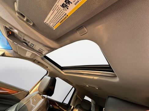Used 2019 Cadillac Escalade Luxury RWD image 18