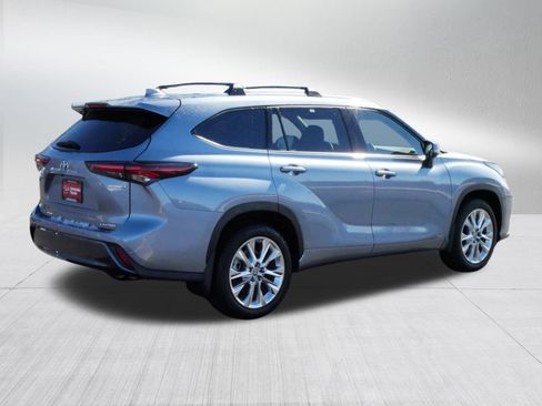 New 2024 Toyota Highlander Limited image 7
