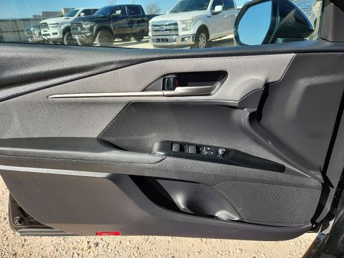 Used 2025 Toyota Camry LE image 13