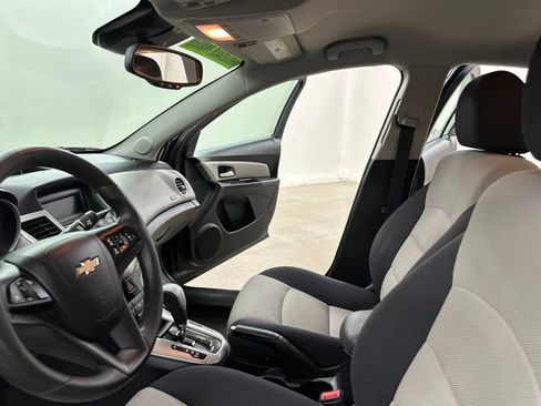 Used 2014 Chevrolet Cruze LS FWD image 34