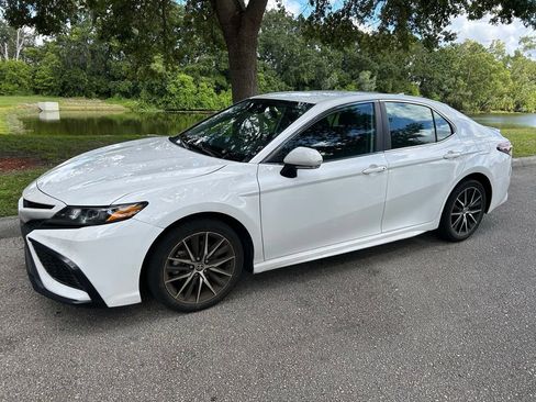 Used 2023 Toyota Camry SE FWD image 2