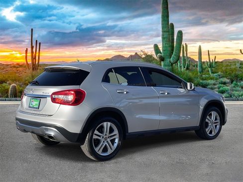 Used 2018 Mercedes-Benz GLA 250 4MATIC image 3
