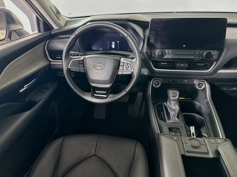 Used 2024 Toyota Grand Highlander AWD Hybrid image 18