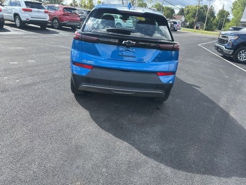 Used 2022 Chevrolet Bolt EUV LT w/ Comfort Package image 7