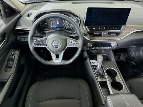 Certified 2025 Nissan Altima 2.5 SV w/ SV Special Edition Package FWD image 4