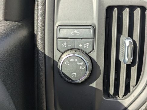 Used 2022 Chevrolet Silverado 1500 Custom image 18