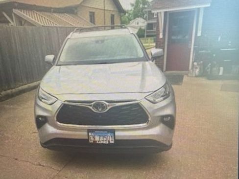 Used 2023 Toyota Highlander Limited AWD/4WD image 4