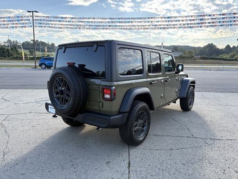 Used 2025 Jeep Wrangler Sport image 5