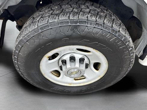 Used 2010 Chevrolet Express 2500 Extended RWD image 24