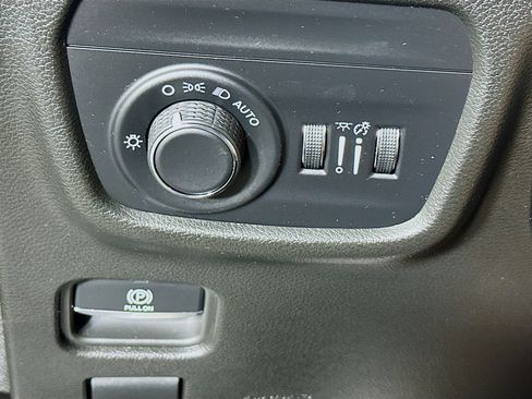 Used 2023 Jeep Grand Cherokee L Laredo image 17