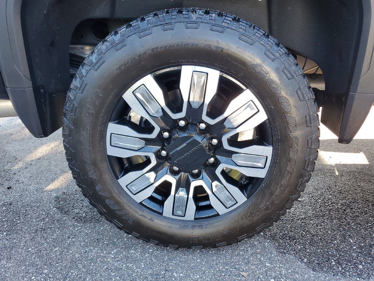 Used 2024 GMC Sierra 2500 Denali w/ Technology Package AWD/4WD image 5