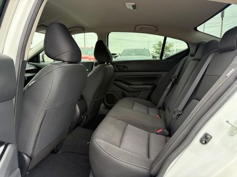Used 2023 Nissan Altima 2.5 SV FWD image 10
