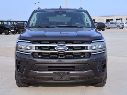 Used 2024 Ford Expedition XLT RWD image 3