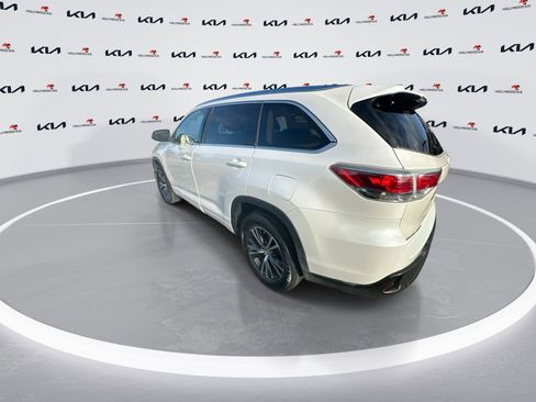 Used 2016 Toyota Highlander XLE image 6