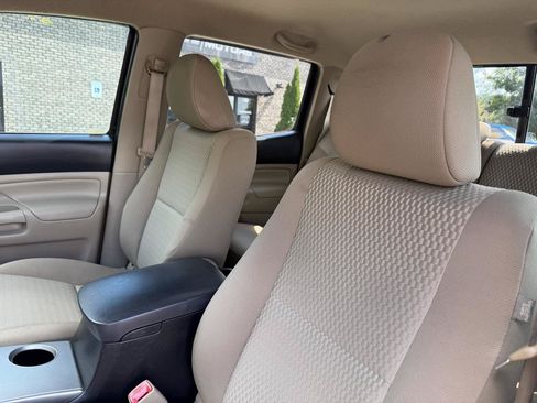 Used 2015 Toyota Tacoma PreRunner w/ SR5 Package RWD image 12