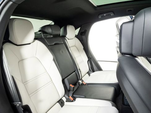 Certified 2025 Porsche Cayenne Coupe w/ Premium Package Plus AWD/4WD image 23