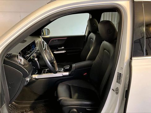 Used 2022 Mercedes-Benz GLB 250 4MATIC image 9