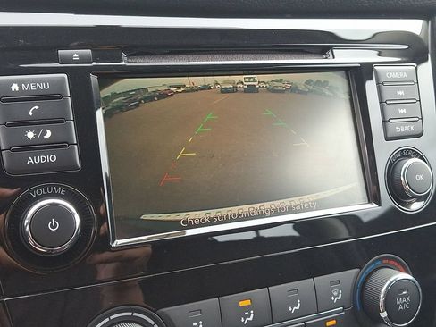 Used 2018 Nissan Rogue S AWD/4WD image 17