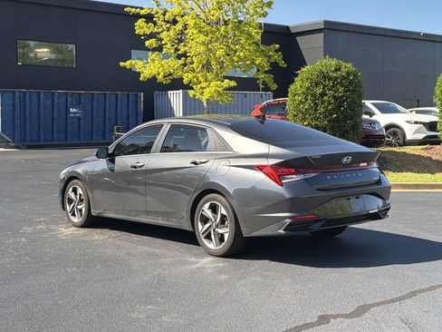 Used 2021 Hyundai Elantra Limited FWD image 13