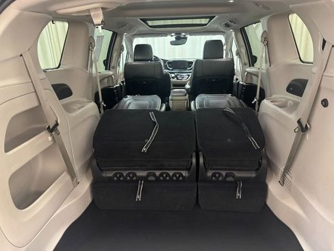 Used 2024 Chrysler Pacifica Limited image 34