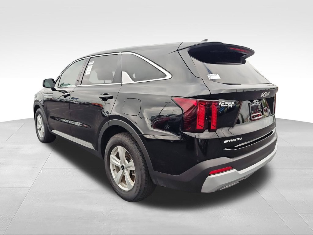 Used 2026 Kia Sorento LX FWD image 3