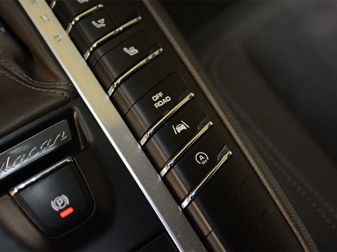 Used 2018 Porsche Macan image 25