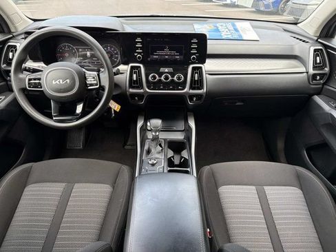 Used 2023 Kia Sorento LX FWD image 21