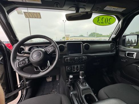 Used 2023 Jeep Gladiator Sport AWD/4WD image 26