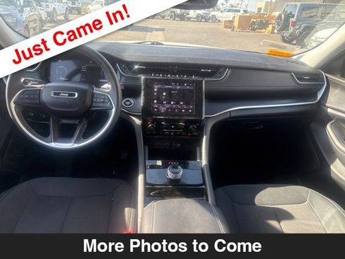 Used 2023 Jeep Grand Cherokee Laredo AWD/4WD image 10