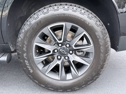 Used 2022 Chevrolet Tahoe Z71 w/ Off-Road Capability Package image 37