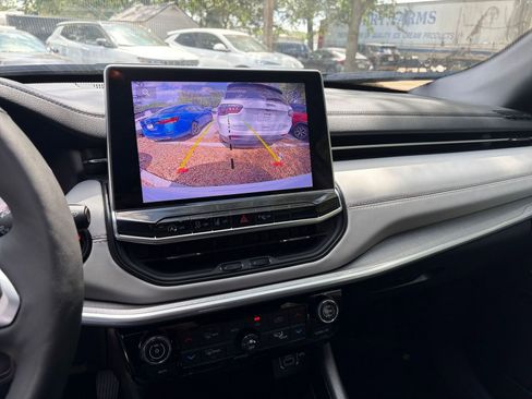 Used 2025 Jeep Compass Limited AWD/4WD image 17