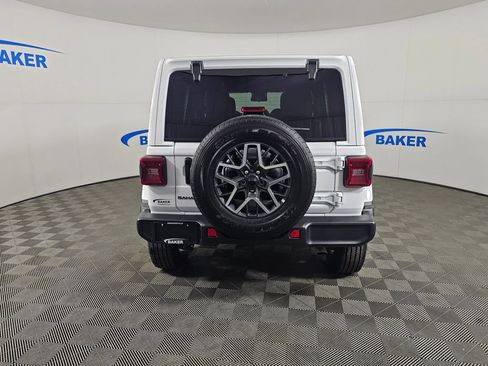 Used 2025 Jeep Wrangler Unlimited Sahara AWD/4WD image 6
